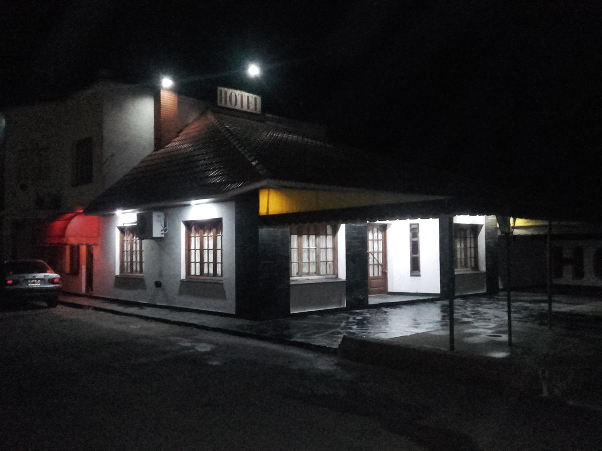 Hotel y Restaurant Don Quijote Macachín Buitenkant foto